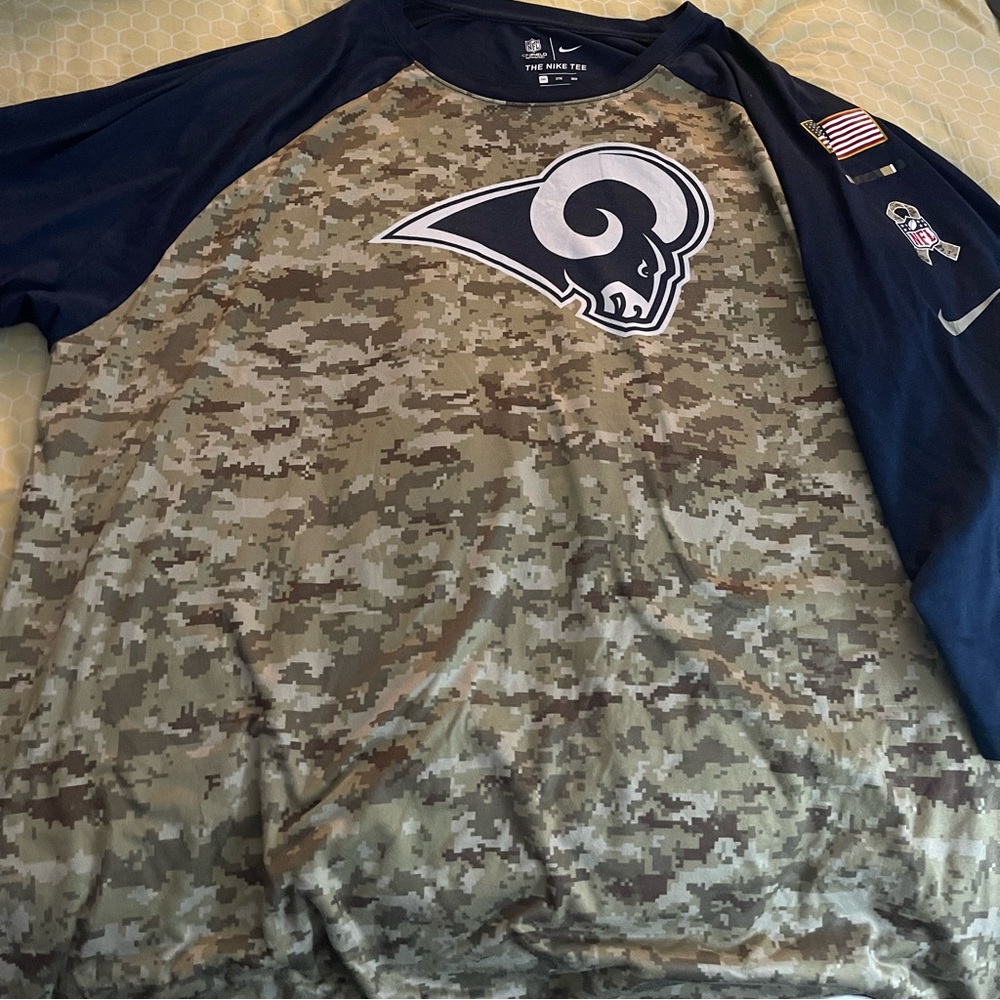 Los Angeles Rams Salute to Service 3/4 sleeve shirt. Men’s size 3xl